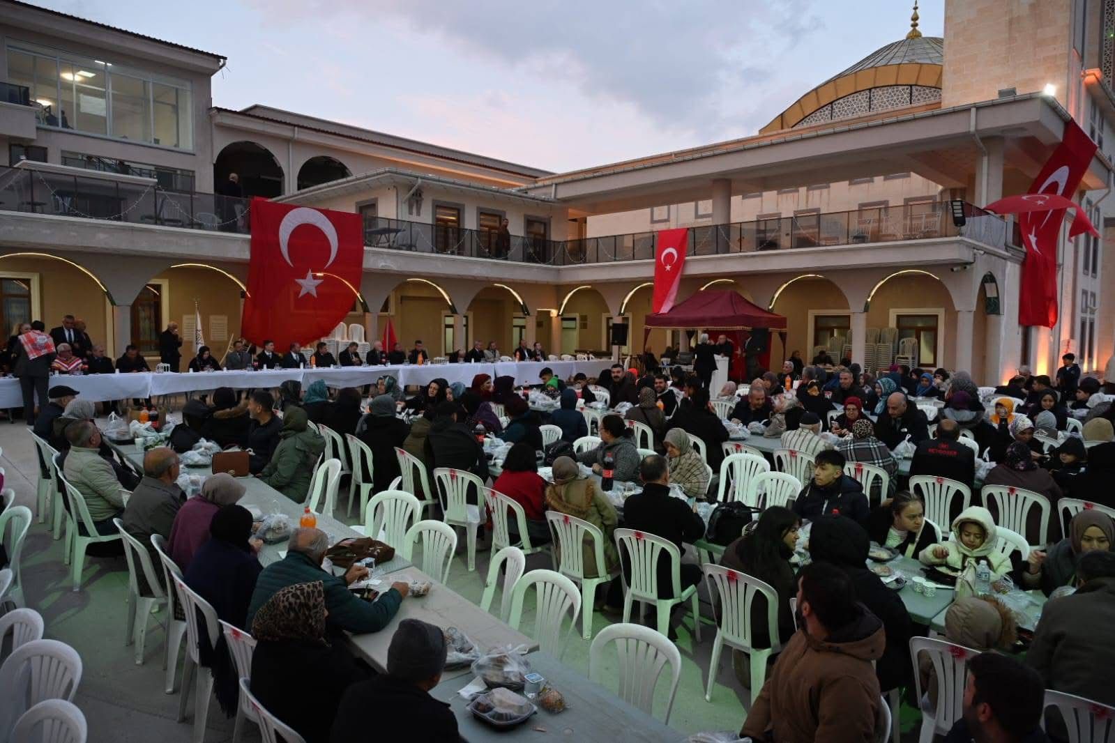 Kadir Gecesi iftar programı bahçe